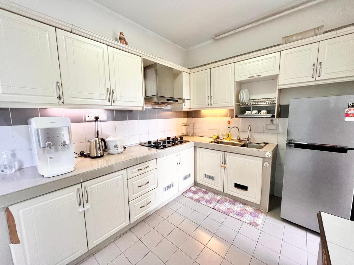 Tropika Homestay Bangi With 3 Bedrooms Kajang Zewnętrze zdjęcie